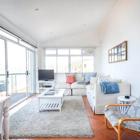 Oceanfront Penthouse Apartment Muizenberg Bagian luar foto