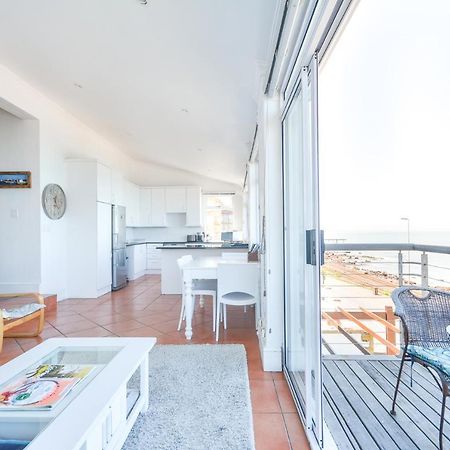 Oceanfront Penthouse Apartment Muizenberg Bagian luar foto