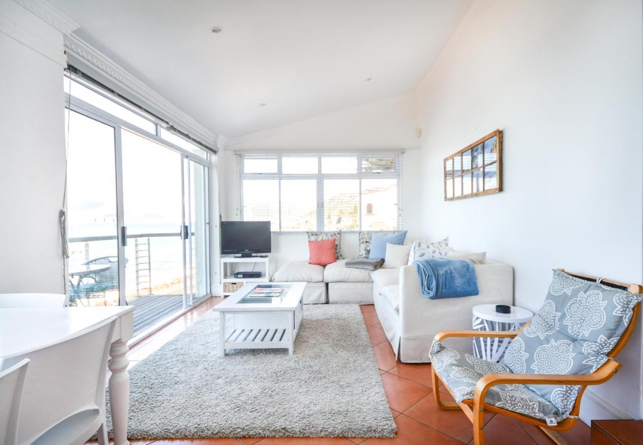 Oceanfront Penthouse Apartment Muizenberg Bagian luar foto