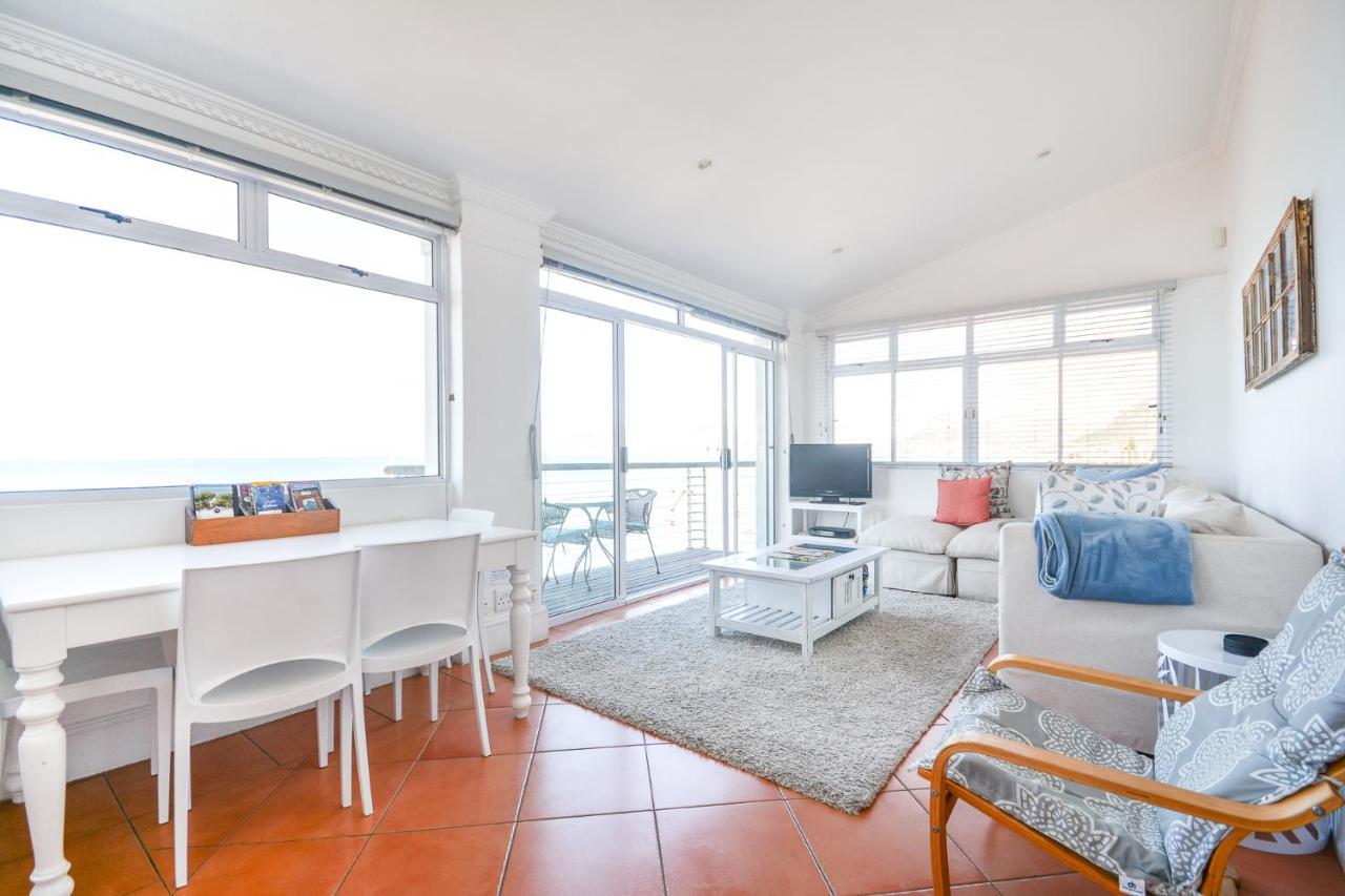 Oceanfront Penthouse Apartment Muizenberg Bagian luar foto