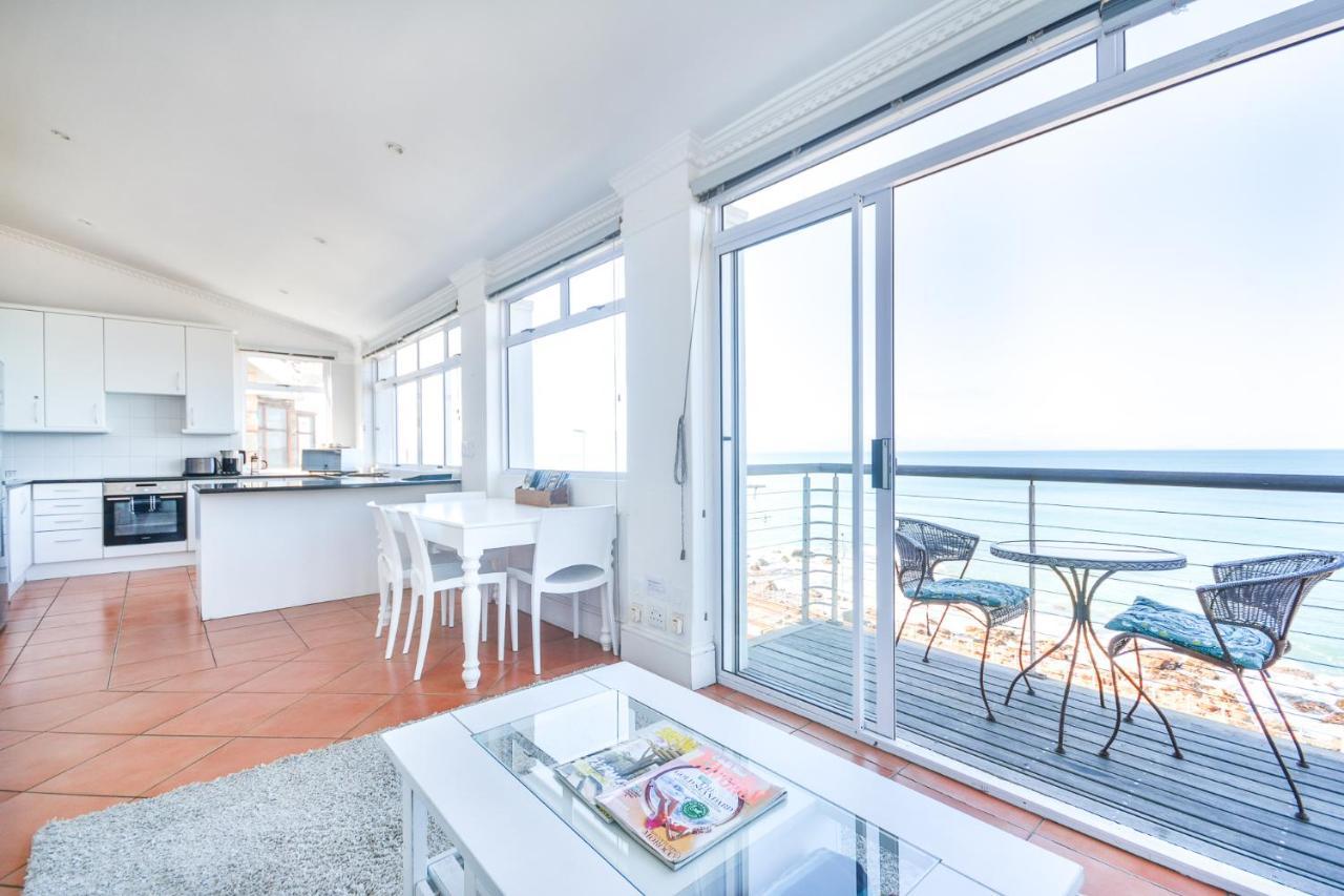 Oceanfront Penthouse Apartment Muizenberg Bagian luar foto