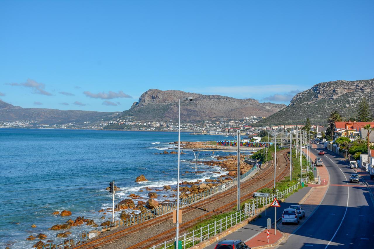 Oceanfront Penthouse Apartment Muizenberg Bagian luar foto