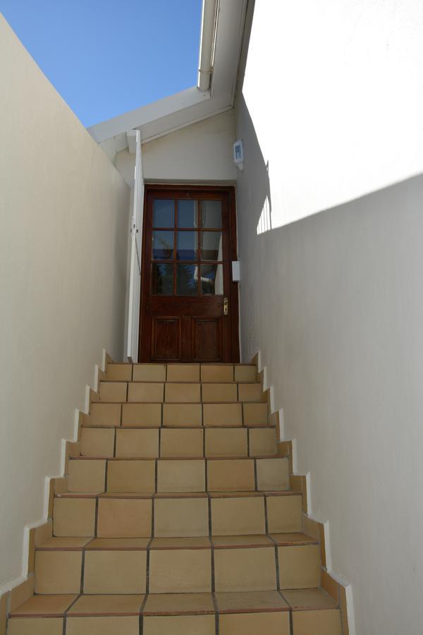 Oceanfront Penthouse Apartment Muizenberg Bagian luar foto