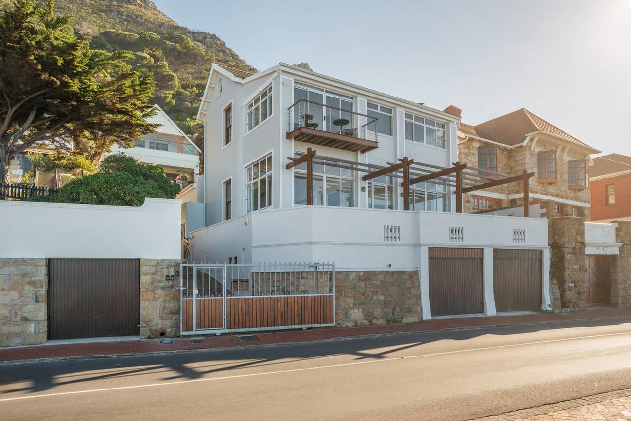 Oceanfront Penthouse Apartment Muizenberg Bagian luar foto